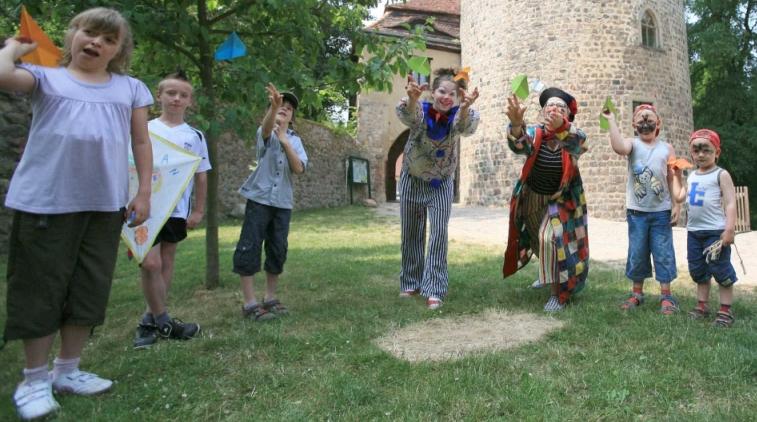 Papierflieger-Wettbewerb Burg Rabenstein